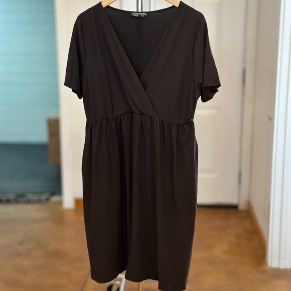 Short Sleeve Surplice Black Dress with Empire Waiste and Pockets Plus - Picture 2 of 5